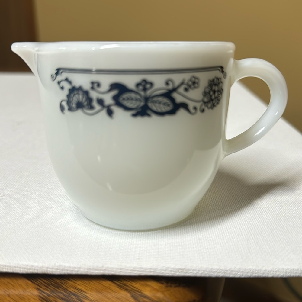 PYREX Old Town Blue Onion Creamer